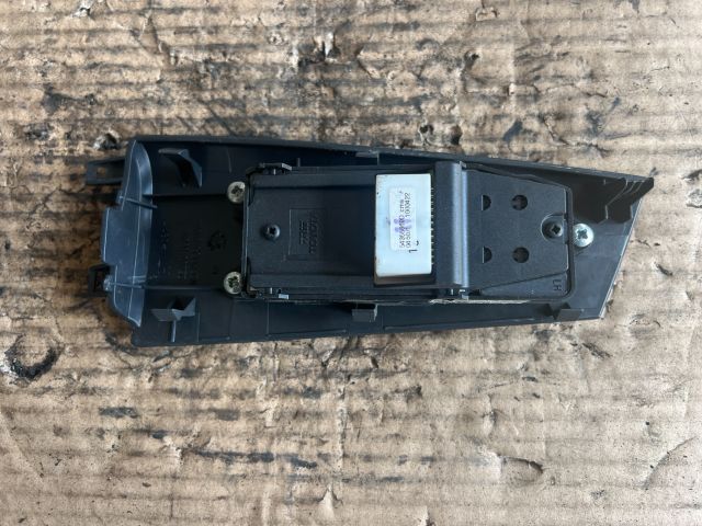 bontott TOYOTA COROLLA Bal első Ablakemelő Kapcsoló