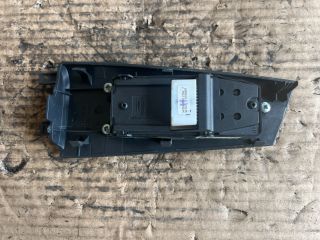 bontott TOYOTA COROLLA Bal első Ablakemelő Kapcsoló