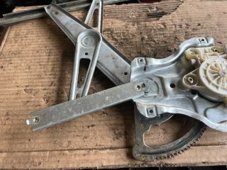 bontott TOYOTA COROLLA Bal első Ablakemelő Szerkezet (Elektromos)