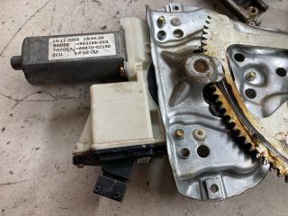 bontott TOYOTA COROLLA Bal első Ablakemelő Szerkezet (Elektromos)