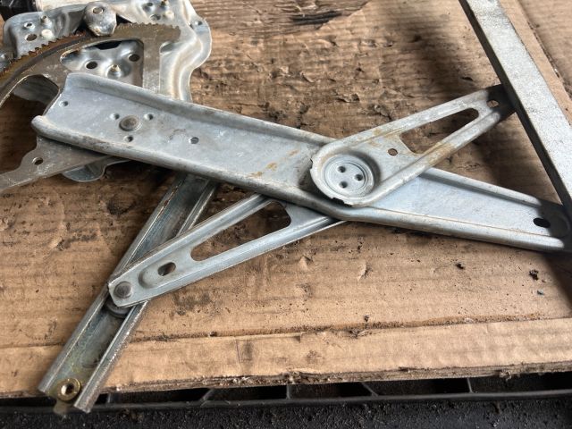 bontott TOYOTA COROLLA Bal első Ablakemelő Szerkezet (Elektromos)