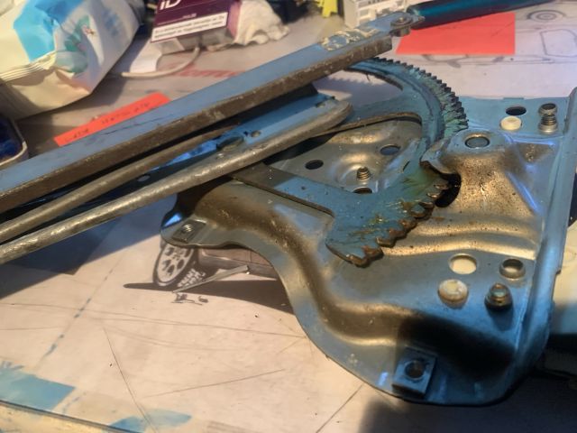 bontott TOYOTA COROLLA Bal első Ablakemelő Szerkezet (Elektromos)