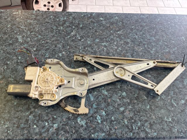 bontott TOYOTA COROLLA Bal első Ablakemelő Szerkezet (Elektromos)