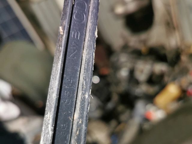 bontott TOYOTA COROLLA Bal első Ablaktörlő Kar