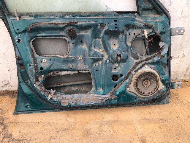 bontott TOYOTA COROLLA Bal első Ajtó (Üres lemez)