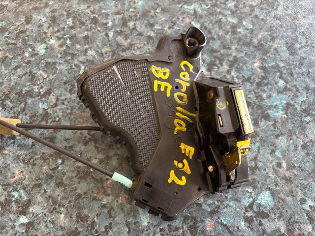 bontott TOYOTA COROLLA Bal első Ajtózár