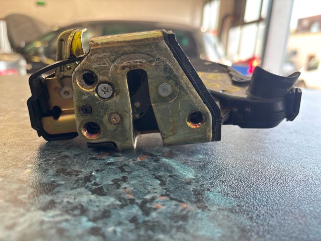 bontott TOYOTA COROLLA Bal első Ajtózár