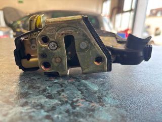 bontott TOYOTA COROLLA Bal első Ajtózár