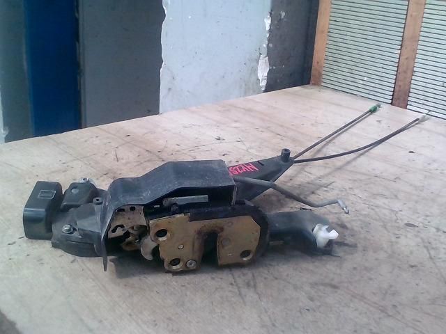 bontott TOYOTA COROLLA Bal első Ajtózár