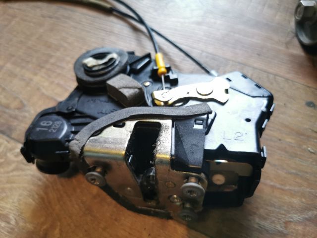 bontott TOYOTA COROLLA Bal első Ajtózár