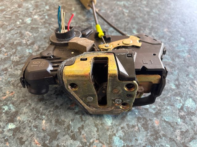 bontott TOYOTA COROLLA Bal első Ajtózár