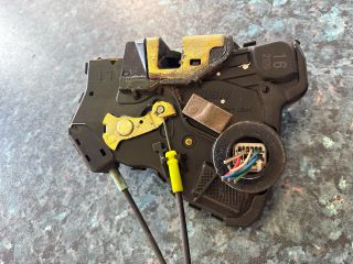 bontott TOYOTA COROLLA Bal első Ajtózár