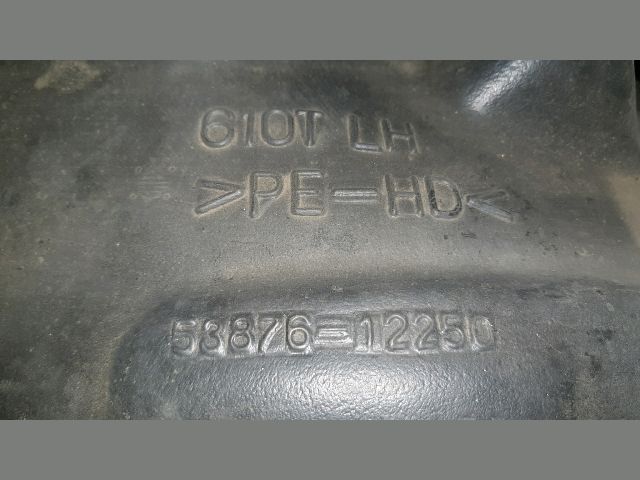 bontott TOYOTA COROLLA Bal első Dobbetét (Kerékjárati, Műanyag)