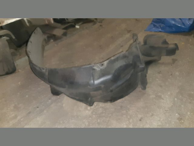 bontott TOYOTA COROLLA Bal első Dobbetét (Kerékjárati, Műanyag)