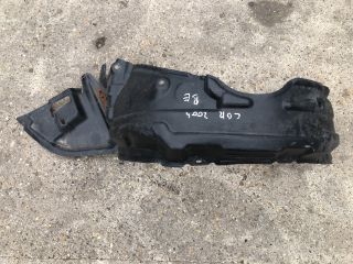 bontott TOYOTA COROLLA Bal első Első Dobbetét (Kerékjárati, Műanyag)