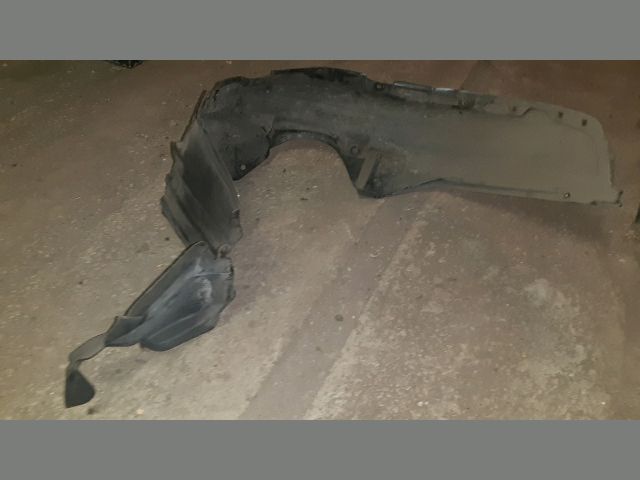 bontott TOYOTA COROLLA Bal első Első Dobbetét (Kerékjárati, Műanyag)