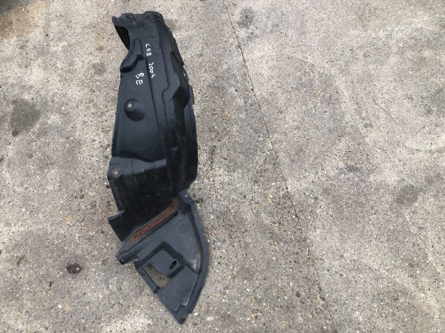 bontott TOYOTA COROLLA Bal első Első Dobbetét (Kerékjárati, Műanyag)