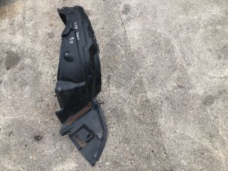 bontott TOYOTA COROLLA Bal első Első Dobbetét (Kerékjárati, Műanyag)