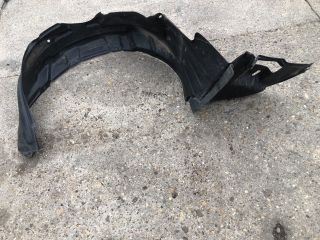 bontott TOYOTA COROLLA Bal első Első Dobbetét (Kerékjárati, Műanyag)