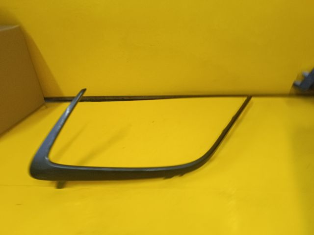 bontott TOYOTA COROLLA Bal első Lökhárító Díszléc