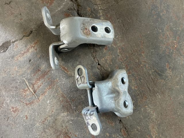 bontott TOYOTA COROLLA Bal első Zsanér