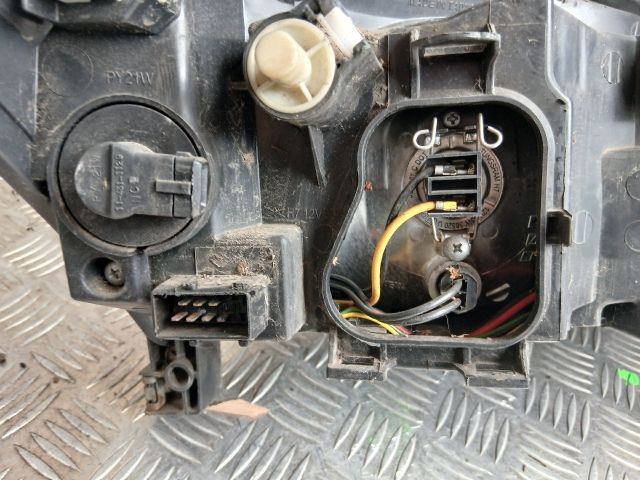 bontott TOYOTA COROLLA Bal Fényszóró