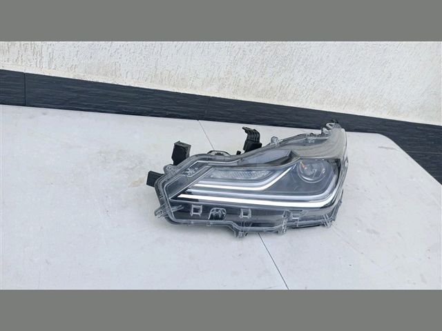 bontott TOYOTA COROLLA Bal Fényszóró