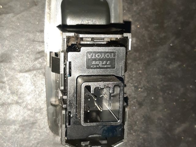 bontott TOYOTA COROLLA Bal hátsó Ablakemelő Kapcsoló