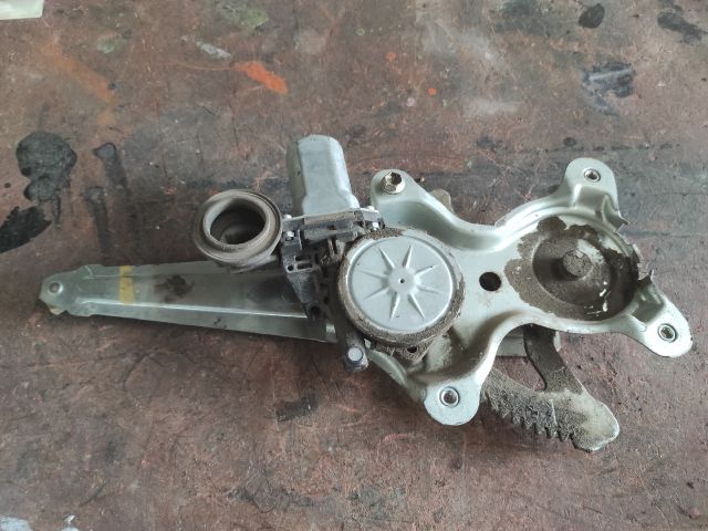 bontott TOYOTA COROLLA Bal hátsó Ablakemelő Motor