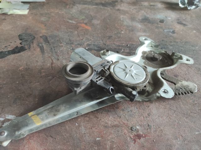 bontott TOYOTA COROLLA Bal hátsó Ablakemelő Motor