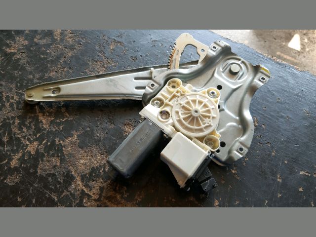 bontott TOYOTA COROLLA Bal hátsó Ablakemelő Szerkezet (Elektromos)