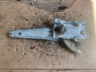 bontott TOYOTA COROLLA Bal hátsó Ablakemelő Szerkezet (Mechanikus)