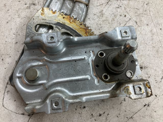 bontott TOYOTA COROLLA Bal hátsó Ablakemelő Szerkezet (Mechanikus)