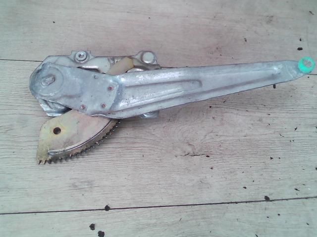 bontott TOYOTA COROLLA Bal hátsó Ablakemelő Szerkezet (Mechanikus)