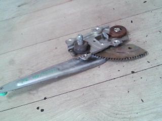 bontott TOYOTA COROLLA Bal hátsó Ablakemelő Szerkezet (Mechanikus)