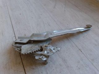bontott TOYOTA COROLLA Bal hátsó Ablakemelő Szerkezet (Mechanikus)