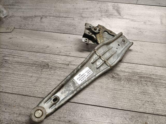 bontott TOYOTA COROLLA Bal hátsó Ablakemelő Szerkezet (Mechanikus)