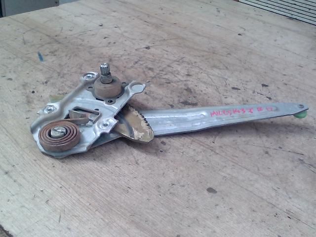 bontott TOYOTA COROLLA Bal hátsó Ablakemelő Szerkezet (Mechanikus)