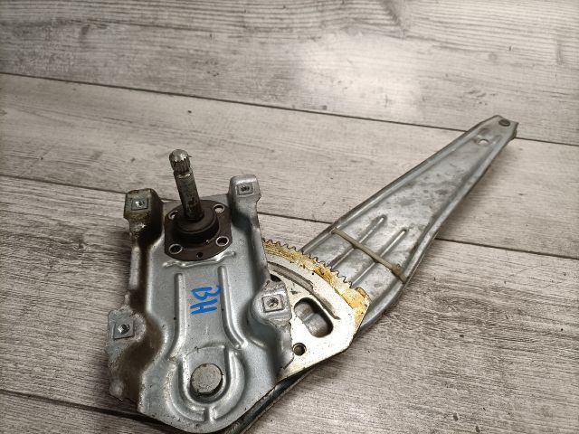 bontott TOYOTA COROLLA Bal hátsó Ablakemelő Szerkezet (Mechanikus)