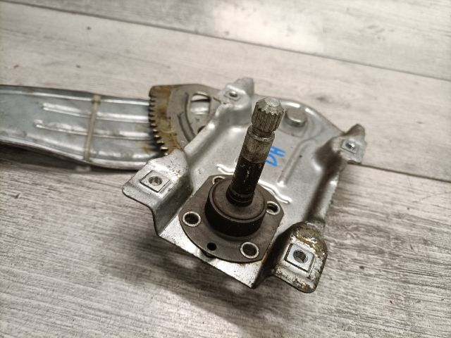 bontott TOYOTA COROLLA Bal hátsó Ablakemelő Szerkezet (Mechanikus)