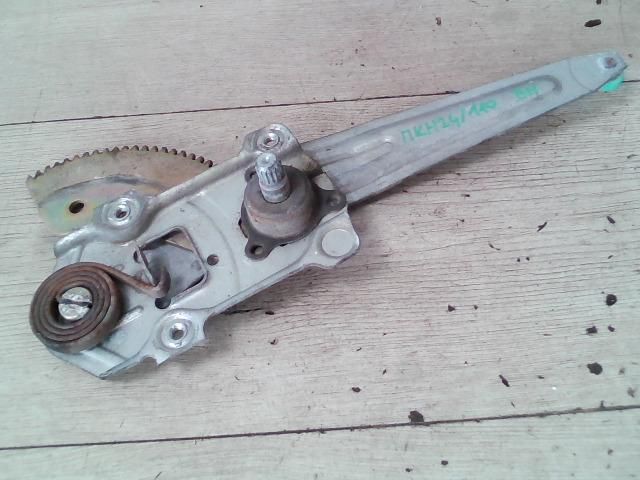 bontott TOYOTA COROLLA Bal hátsó Ablakemelő Szerkezet (Mechanikus)