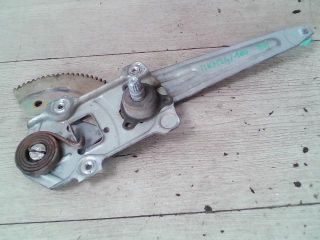 bontott TOYOTA COROLLA Bal hátsó Ablakemelő Szerkezet (Mechanikus)