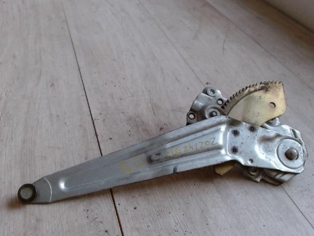 bontott TOYOTA COROLLA Bal hátsó Ablakemelő Szerkezet (Mechanikus)