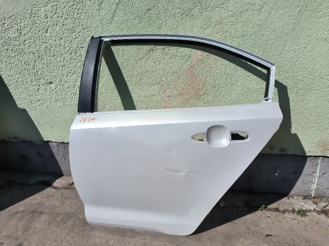 bontott TOYOTA COROLLA Bal hátsó Ajtó (Részeivel)