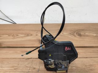 bontott TOYOTA COROLLA Bal hátsó Ajtózár