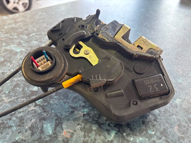 bontott TOYOTA COROLLA Bal hátsó Ajtózár