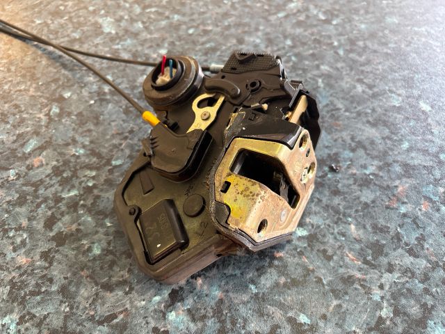 bontott TOYOTA COROLLA Bal hátsó Ajtózár