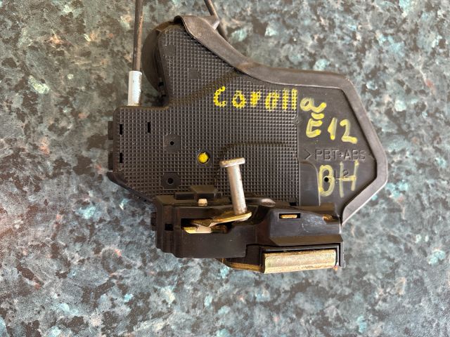 bontott TOYOTA COROLLA Bal hátsó Ajtózár