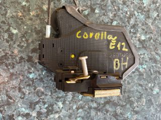 bontott TOYOTA COROLLA Bal hátsó Ajtózár