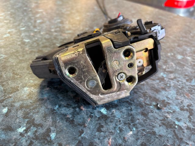 bontott TOYOTA COROLLA Bal hátsó Ajtózár